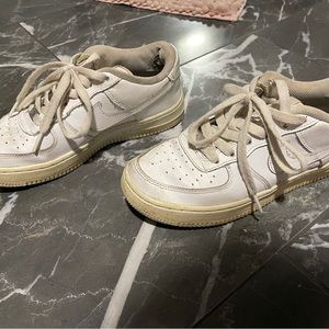 WHITE NIKE AIRFORCE 1